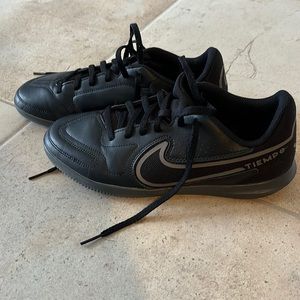 Nike Tiempo indoor soccer shoes. Youth size 5